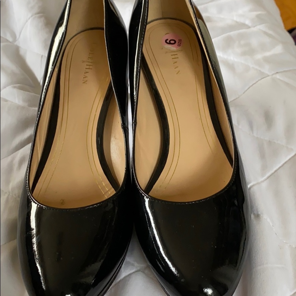 Classic Cole Hahn black pumps.